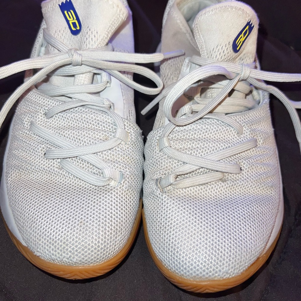 curry 5 basketball shoe
UNDER ARMOUR CURRY 5 BASKETBALL SHOE